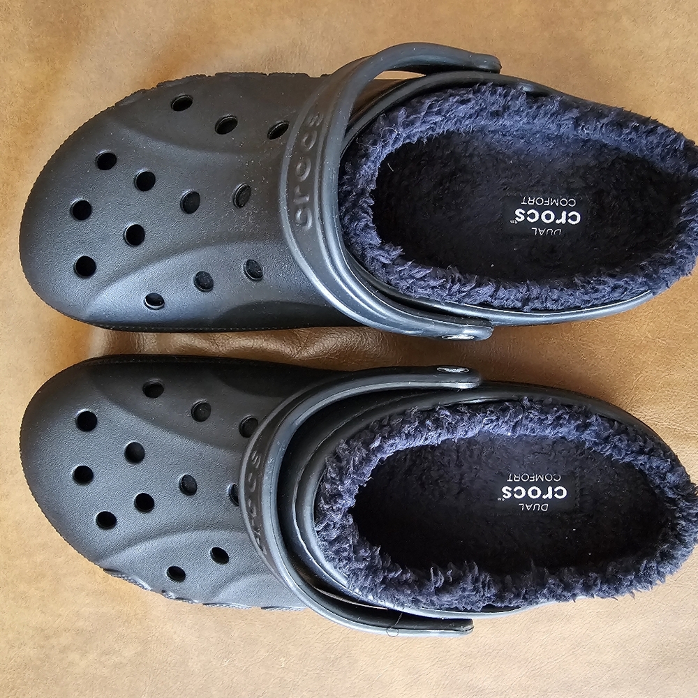 Crocs black dual comfort shoes
